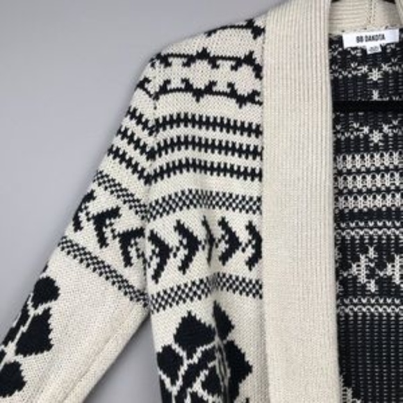 BB DAKOTA Rose Knit Cardigan white black NWT - Picture 4 of 5